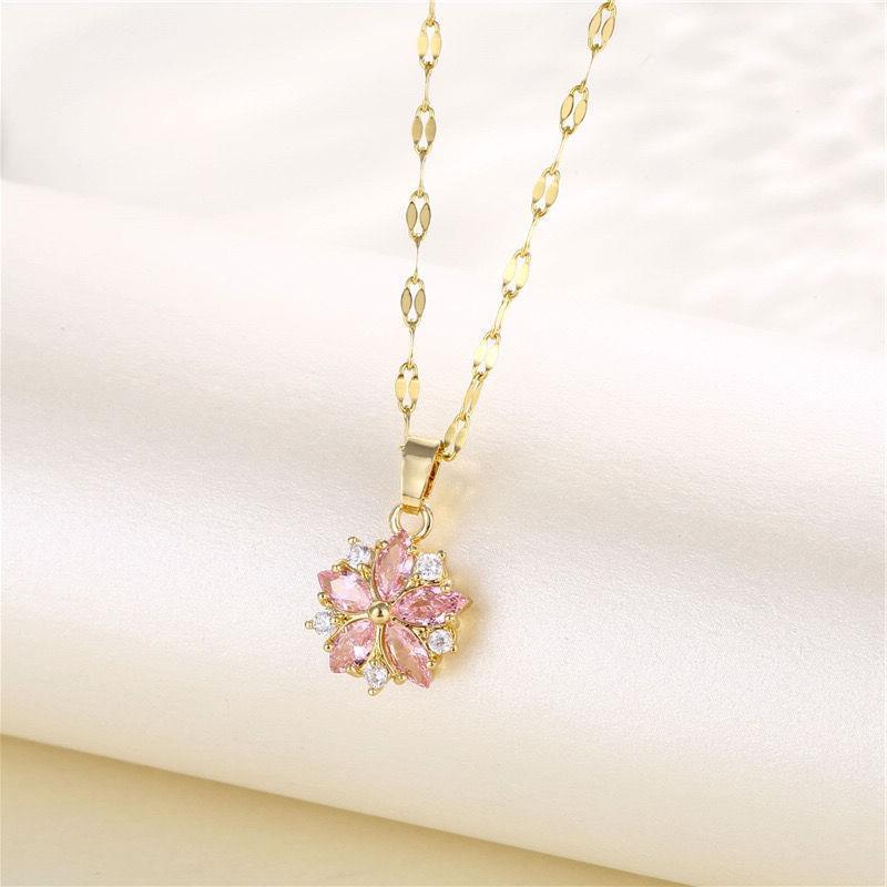 Crystal Snowflake Necklace: A Feminine Touch of Elegance