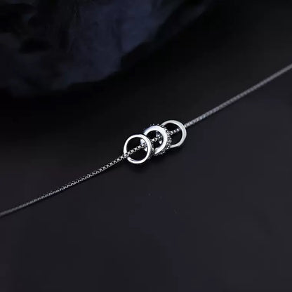 Elegante collana in argento S925 con pendente rotondo impreziosito da numeri romani senza tempo